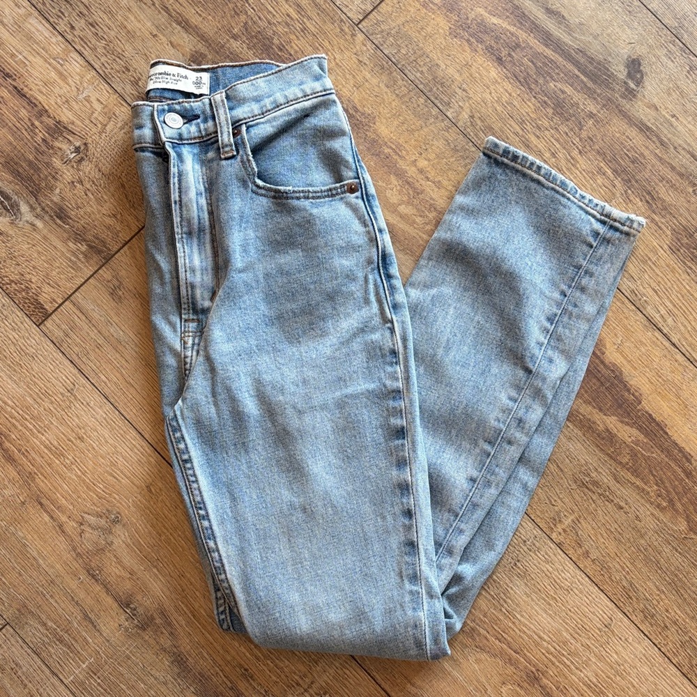 Abercrombie 90s slim straight ultra high rise Light Wash Jeans curve love